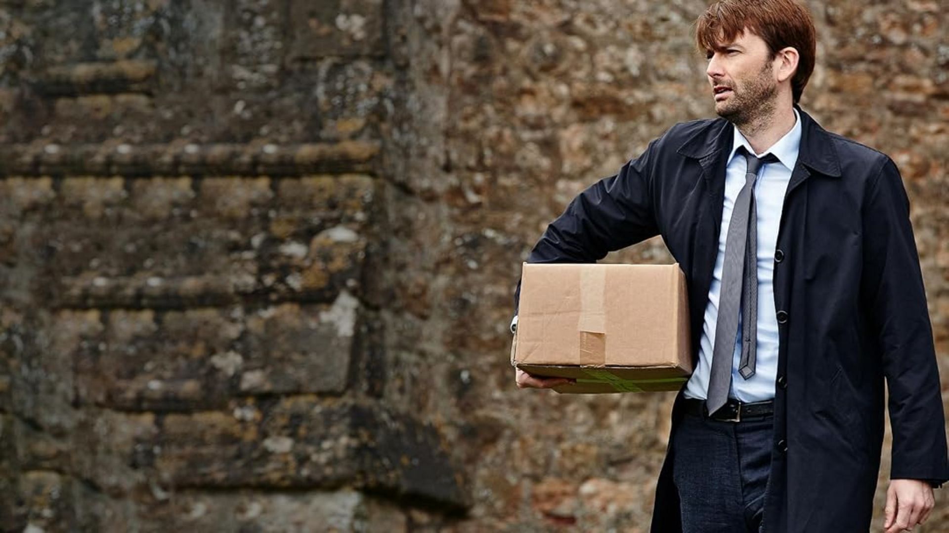 Tennant in Broadchurch (Image via Prime Video)